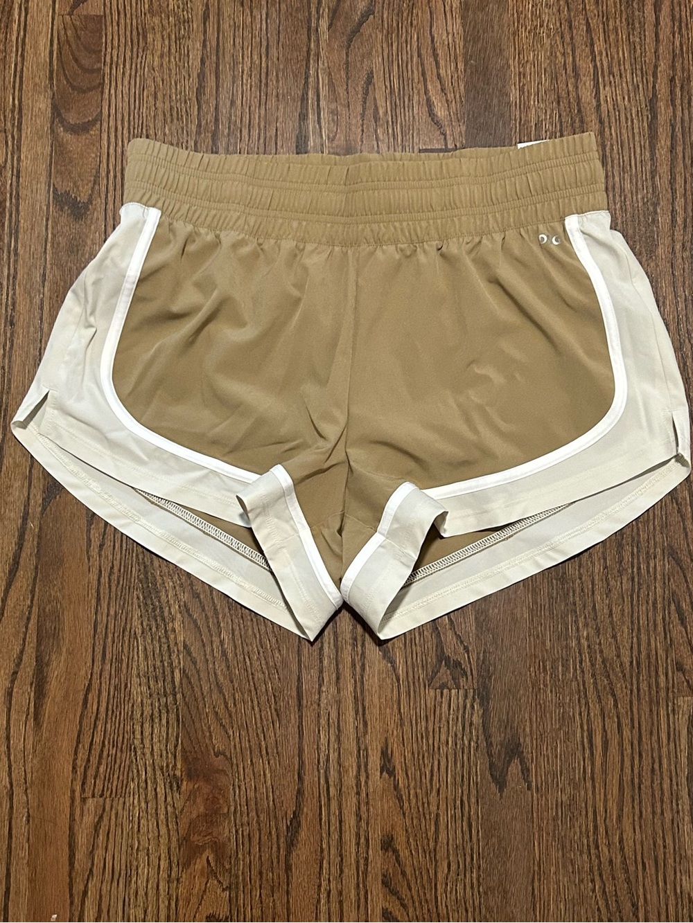 DSG High Rise Stride Shorts NWT Women’s Medium Athletic Neutral Color